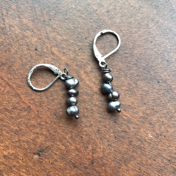 Black pearl earrings - Picture 2 of 3